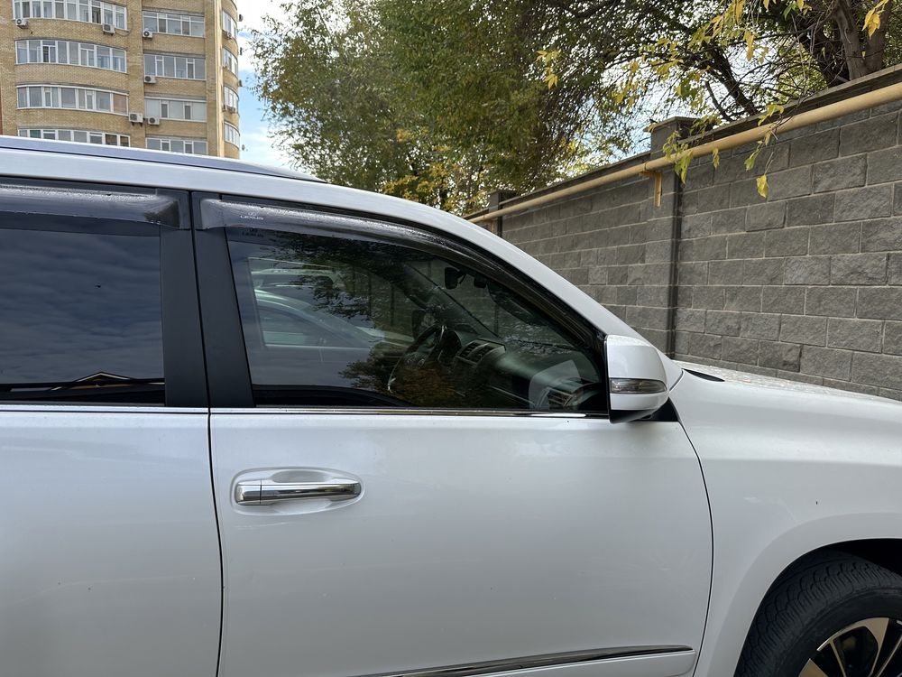 Продам передние стекла на Лексус GX460/Prado