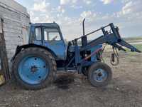 Продам трактор МТЗ-80 с прицепом и всеми новесными оборудованием.