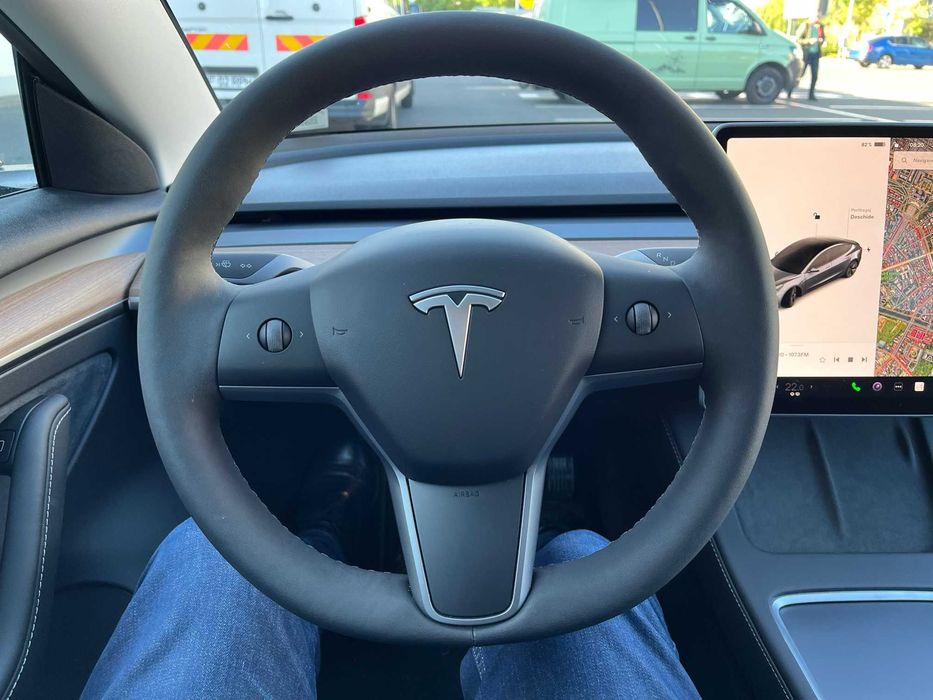 Vand Tesla model 3, long range, 5500 km, an 2023, TVA deductibil