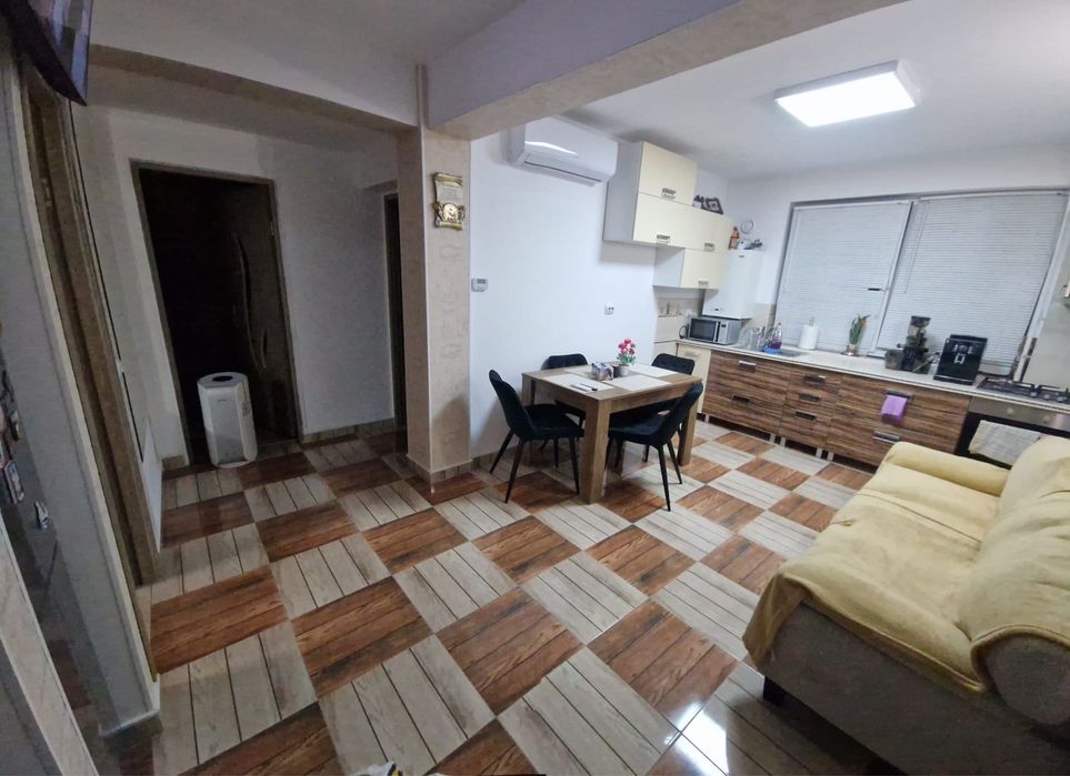 Vand apartament in Floresti