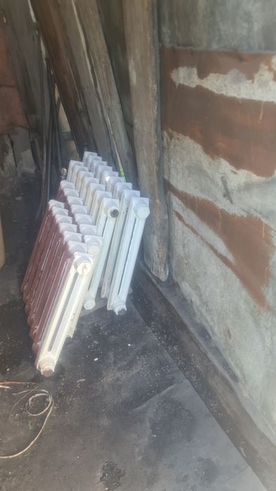 Продам чегуные батарей