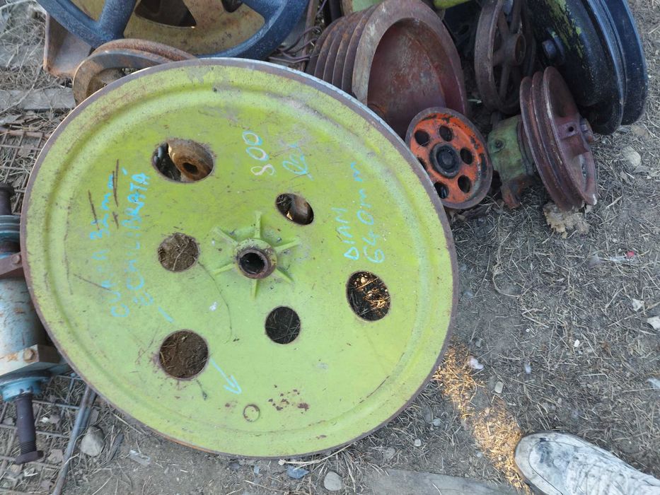 Fulie mare cu o curea cu diametrul de 70 cm