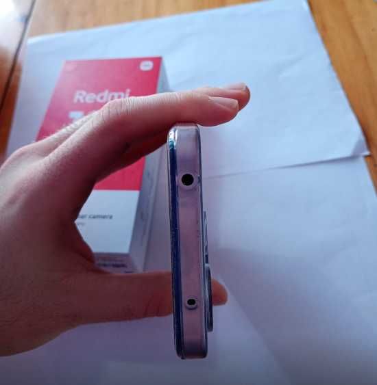 Чисто нов смартфон Xiaomi Redmi 13, 8GB RAM, 256GB