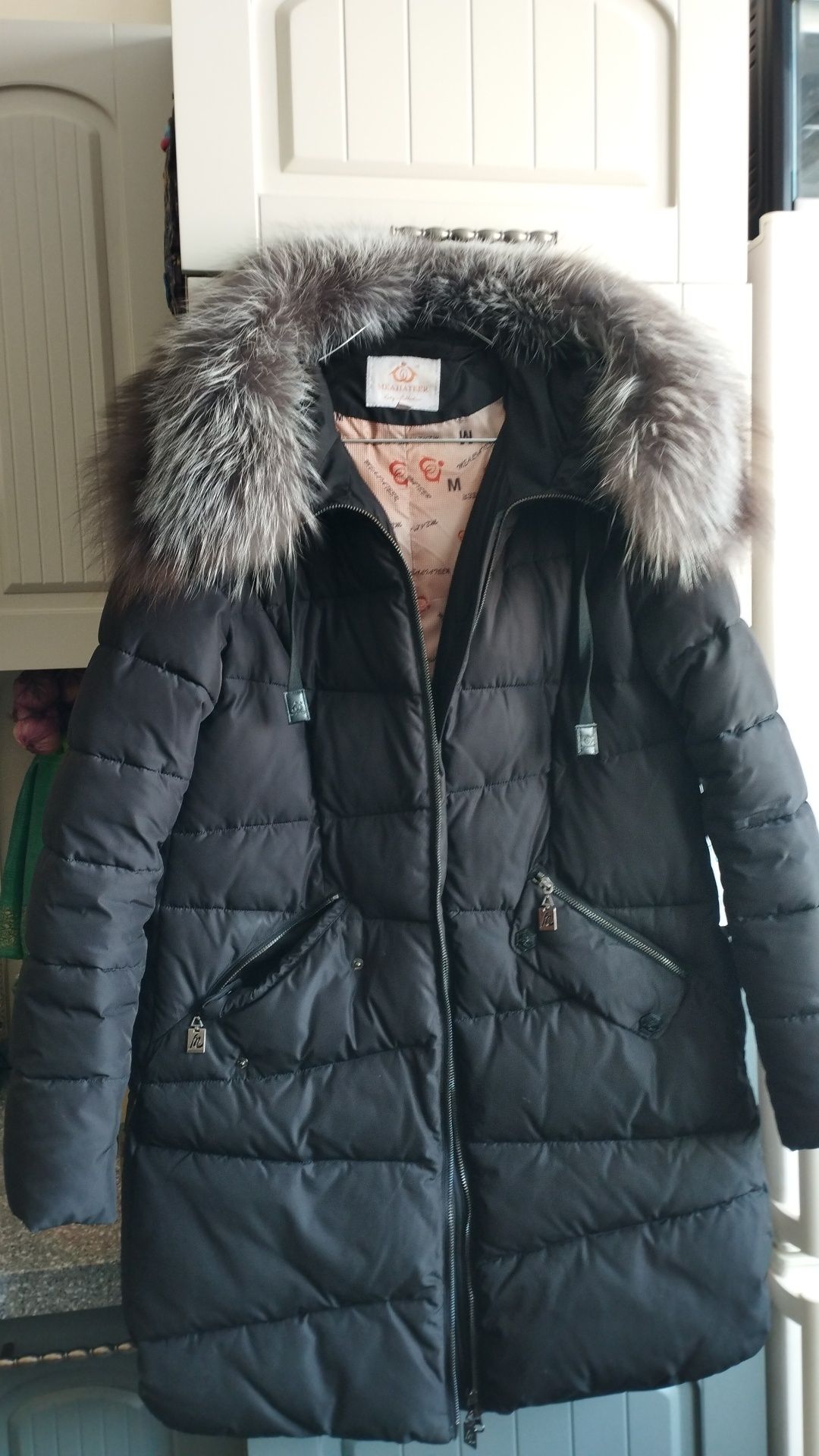 Зимняя куртка с натуральным толстым мехом Чернобурки на воротнике 50рр