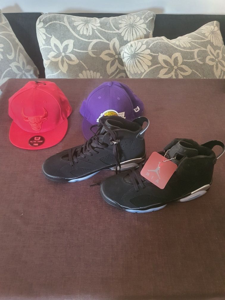 Jordan 6 +  2 шапки, Bulls & Lakers