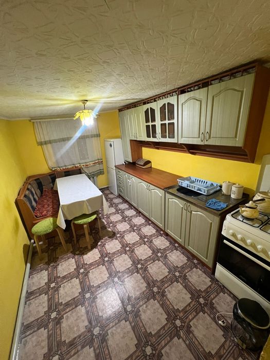 Сдается дом в одном дворе.Район Старый аэропорт по улице Алмалы
