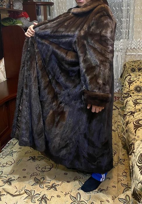 Продам норковую шубу в отличном состоянии. Очень большой размер.