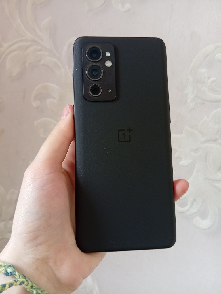 OnePlus 9RT . Хорошего качества