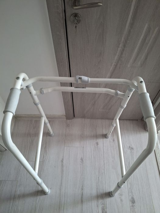 Vând cadru pentru mers