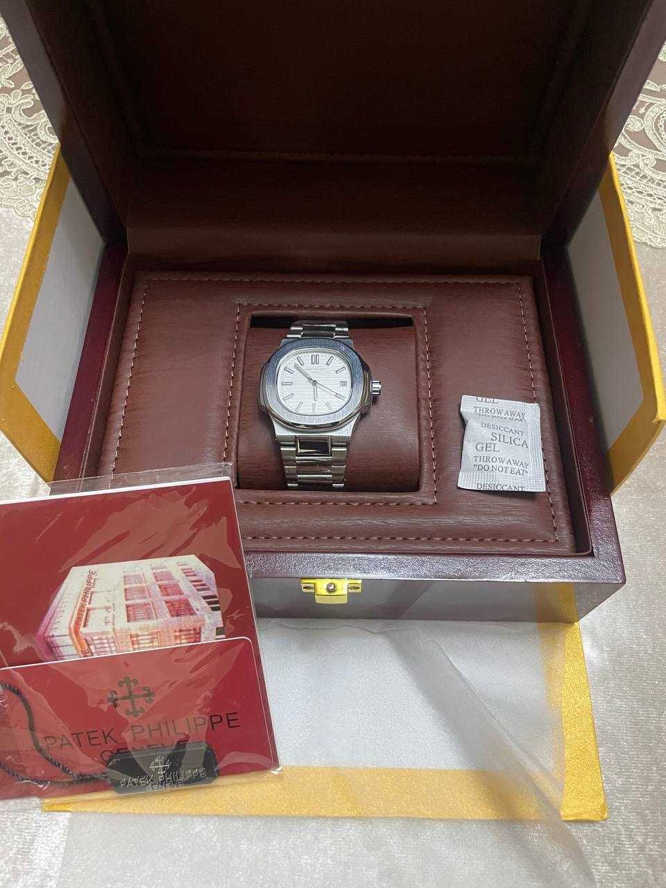 Часы Patek Philippe Nautilus 5711/1A White Dial