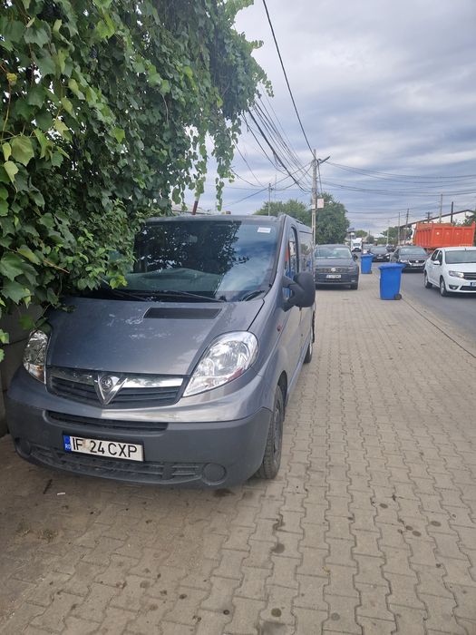 Mercedes Vito 8+1 si Opel vivaro.