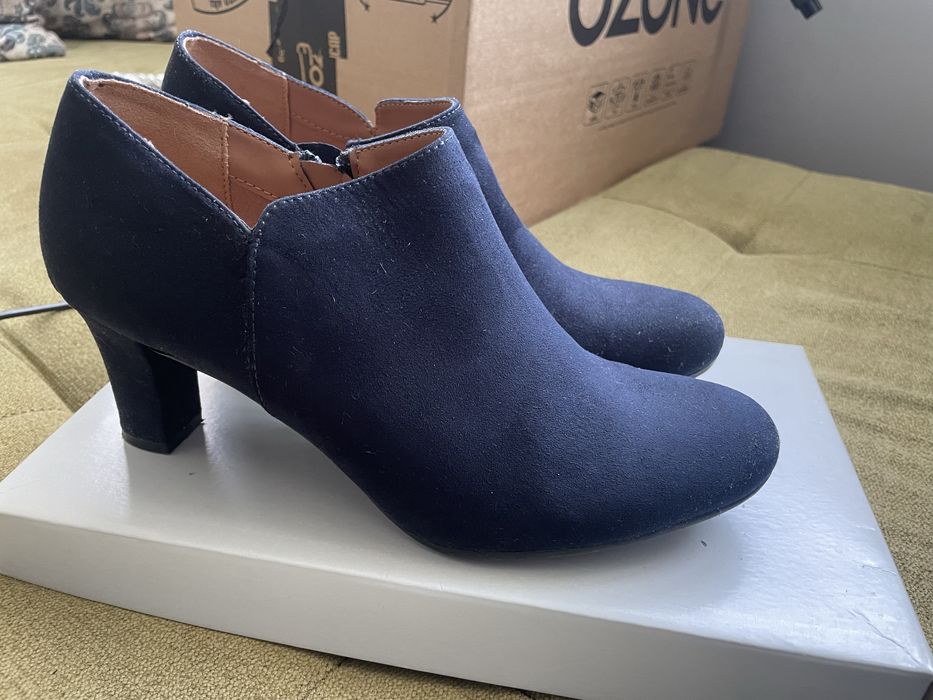 Тъмносини обувки с ток, 39 номер