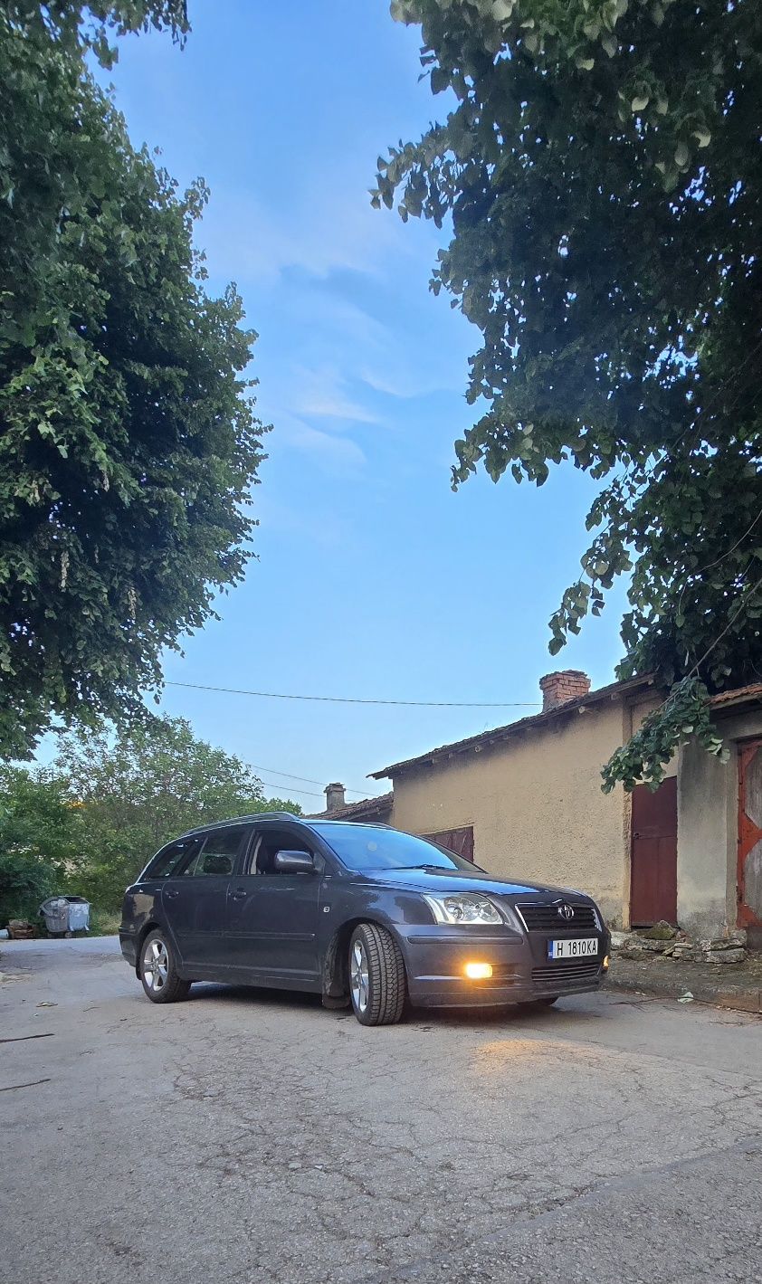 Тойота Авенсис 2.2 D4D