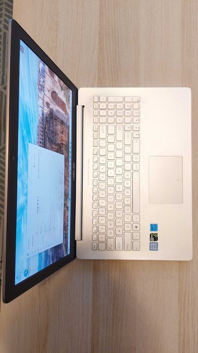 Ultrabook ASUS ZenBook 15.6 inch 4K IPS, Intel i7 6700HQ, 16GB DDR4
