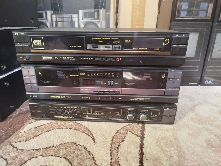 Sotiladi Nota Kometa Mayak jvc vega magnitafonlar