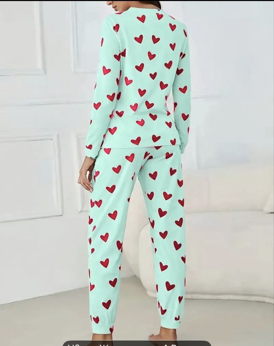 Дамска пижама на сърца