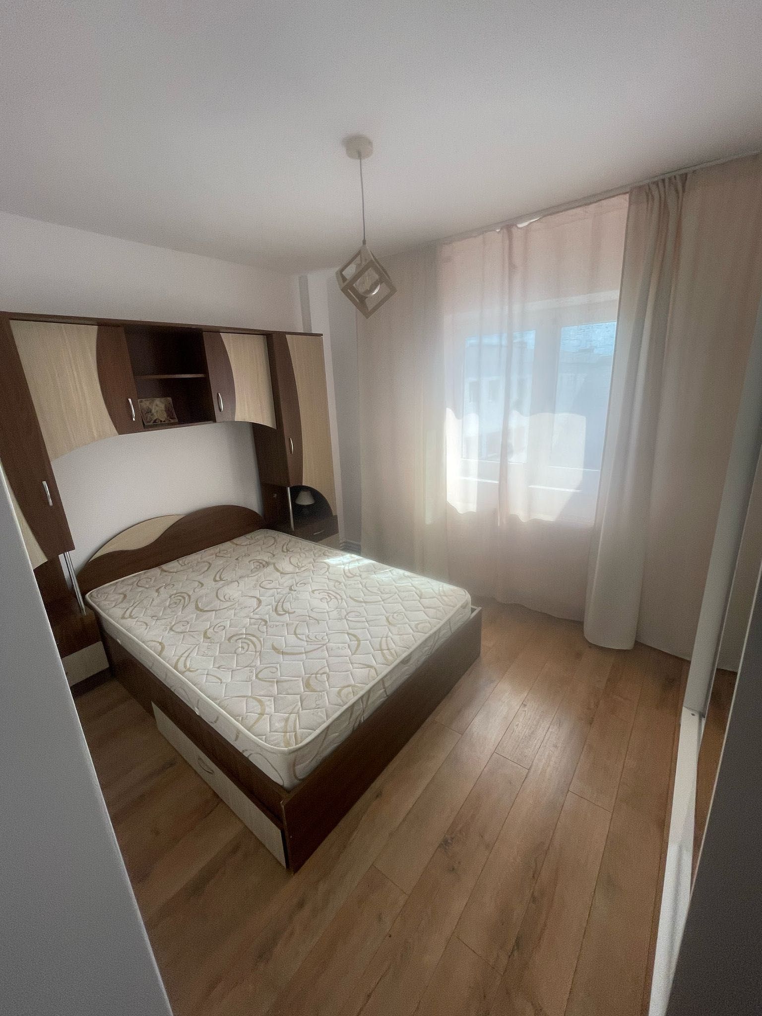 Inchiriez apartament 2 camere Falticeni zona centrala