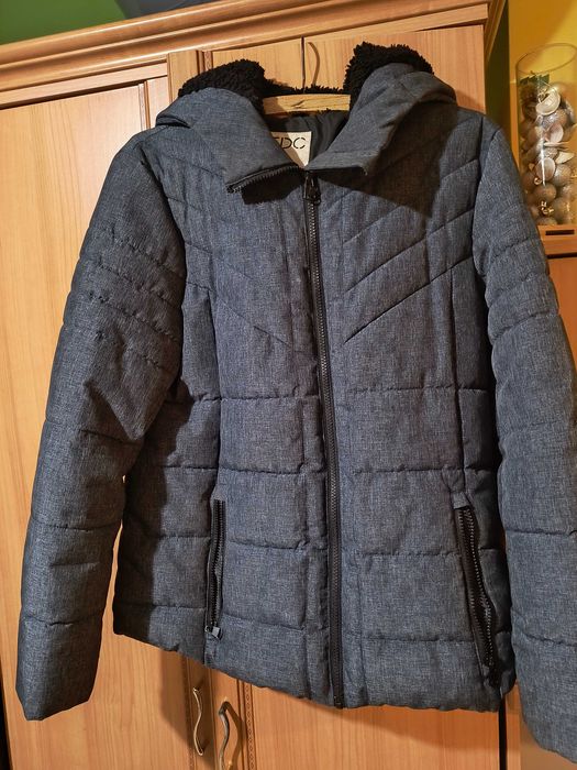 Дамско спортно яке