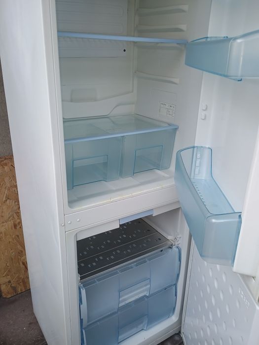 Frigider tip combină frigorifică Artic 220/173