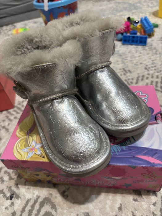 Продам зимную детскую обувь