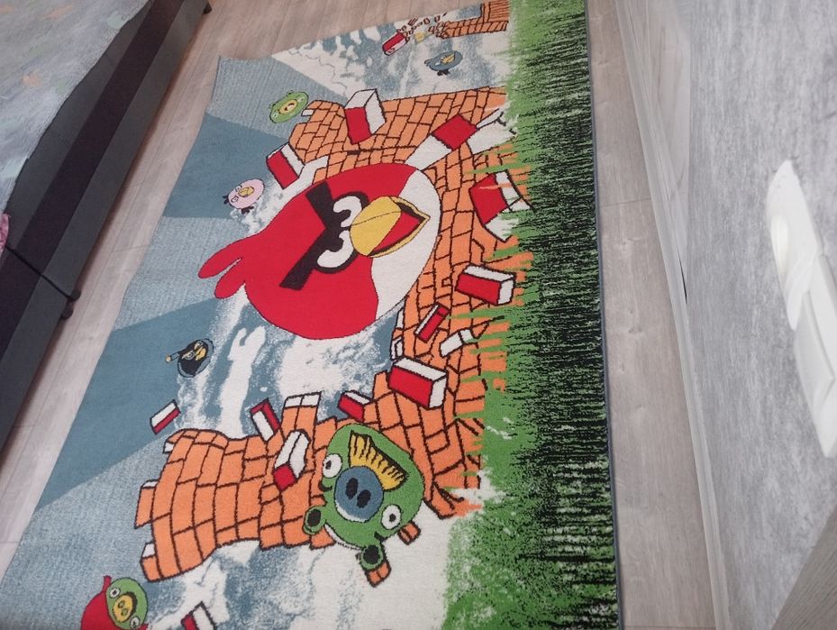 Продам палас децкий в отличном состоянии очень красочный.