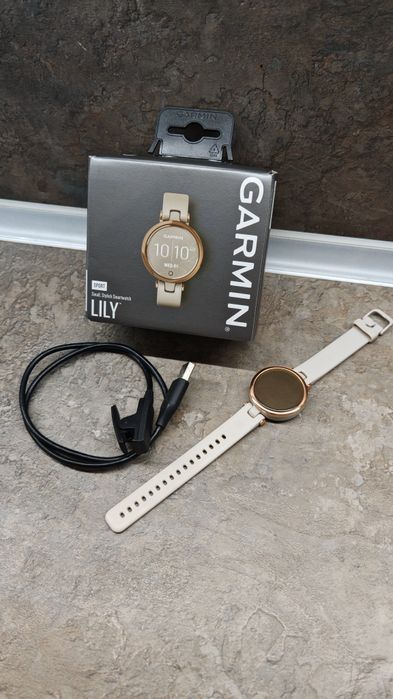 Смарт часовник GARMIN LILY