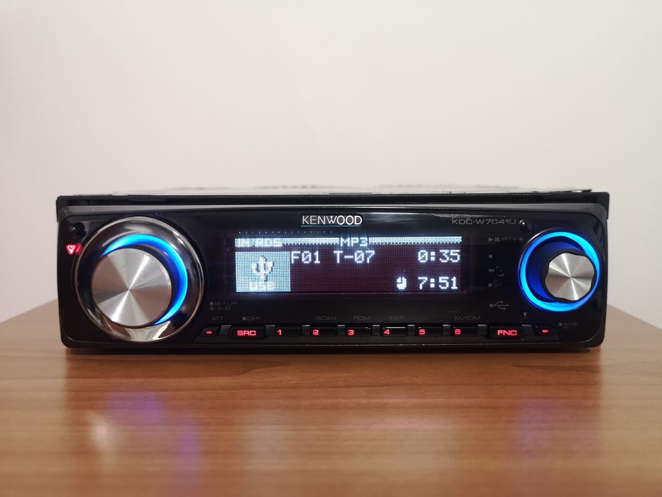 Vând casetofon auto