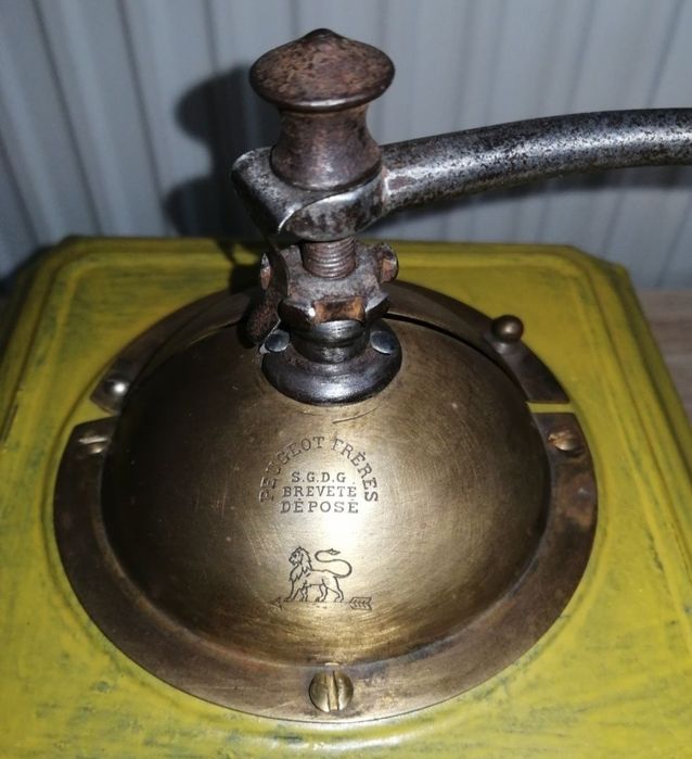 Rasnita veche pentru colectionari