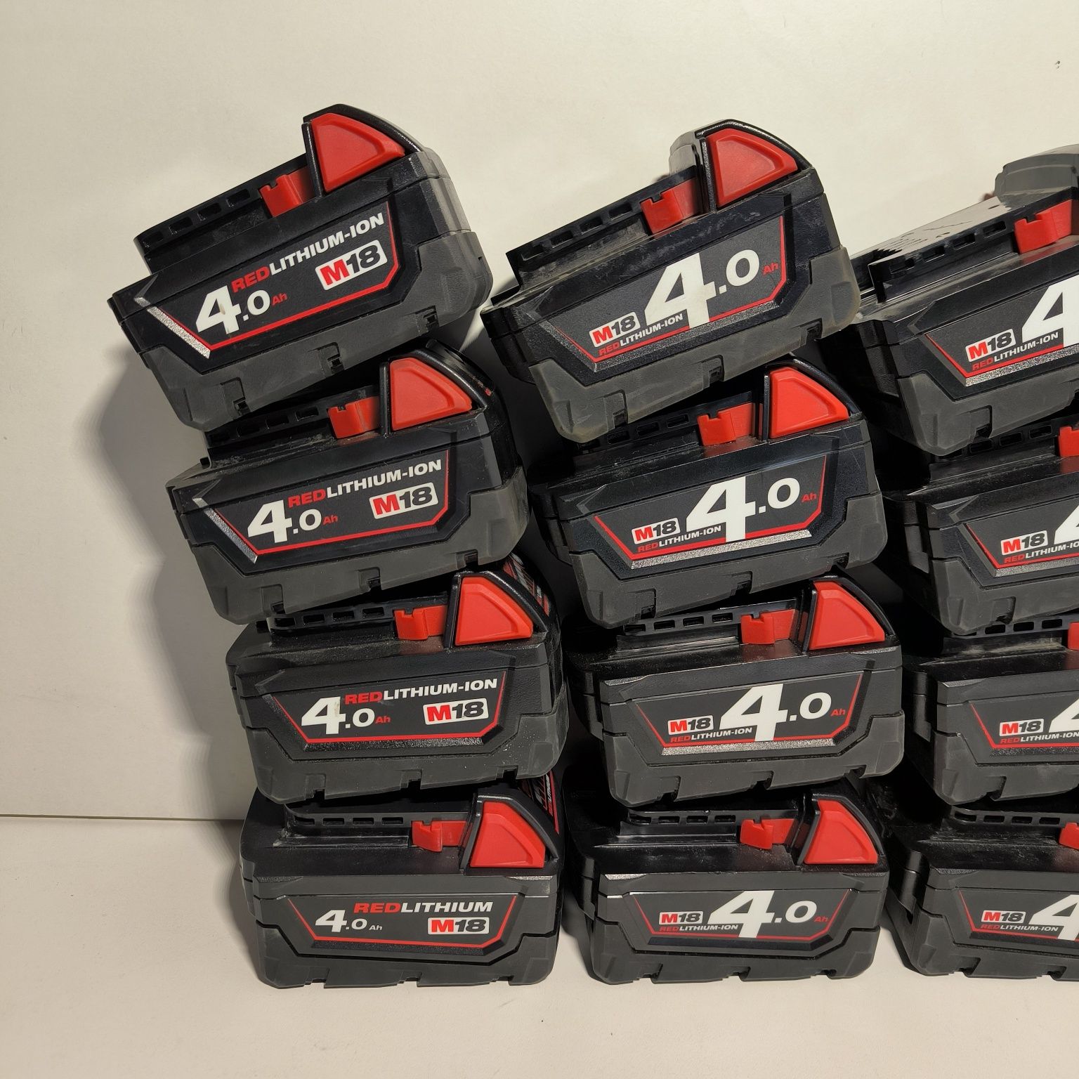 Lot baterii acumulatori Milwaukee M18 care nu se incarca