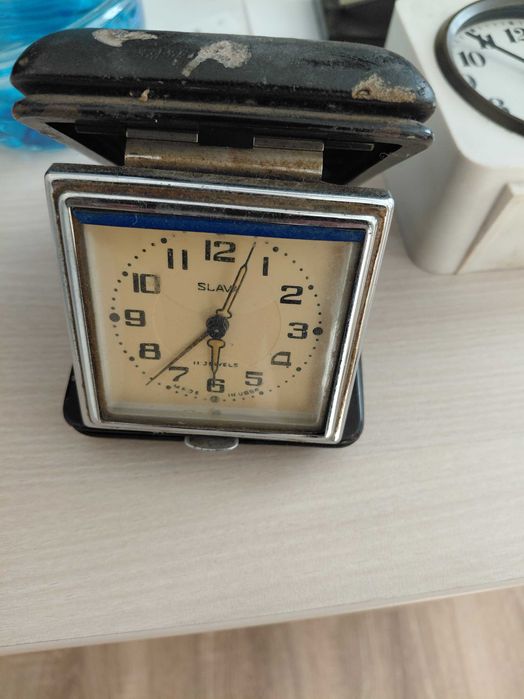 Запазени часовници будилници в добро състояние работещи