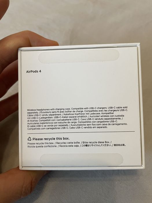 AirPods 4 originale din Altex