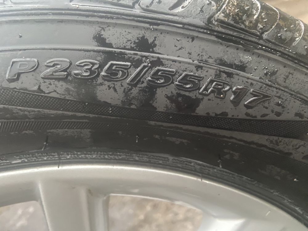 Комплект дисков от Audi с резиной 235/55 R17