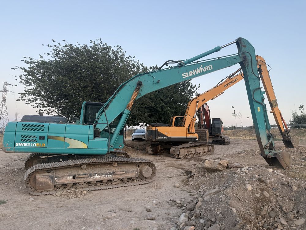 Продаётся гусеничный экскаватор SunWard SWE210ELR02439