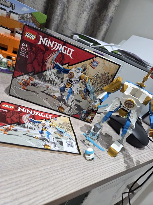 LEGO® NINJAGO - Robotul EVO Power Up al lui Zane 71761