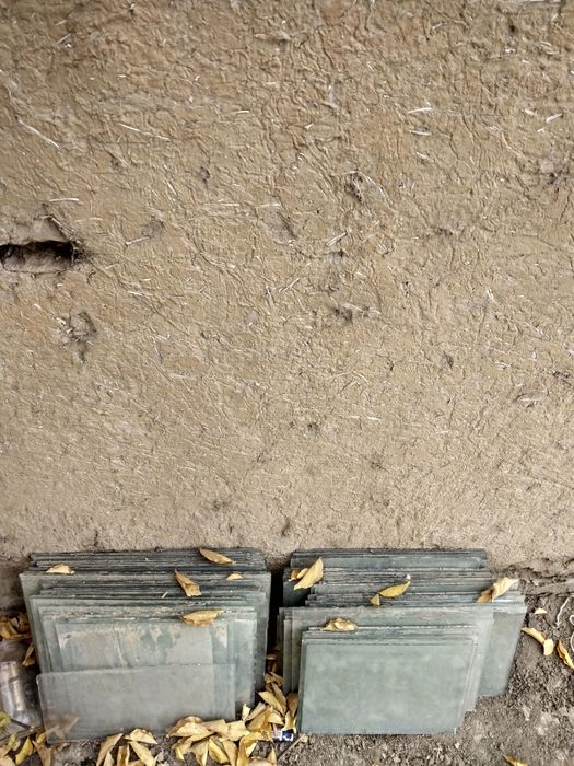 Oyna lar bor  steklo