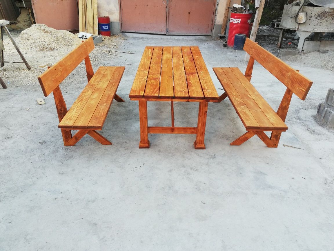 Баварски комплект маса с две пейки