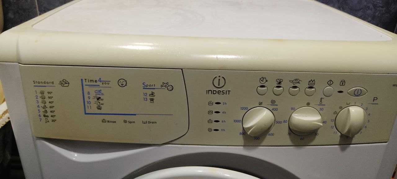 Продаю стиральную машину Indesit не дорого