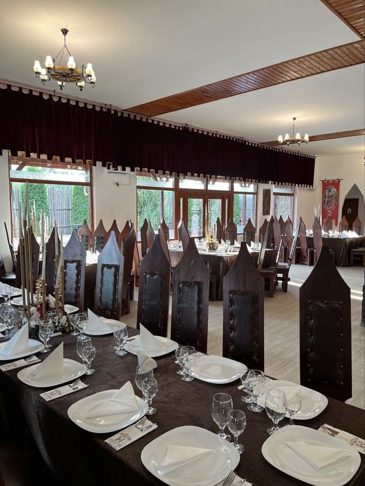 Scaune Medievale pentru/ restaurante / hoteluri/ livinguri/ terase etc