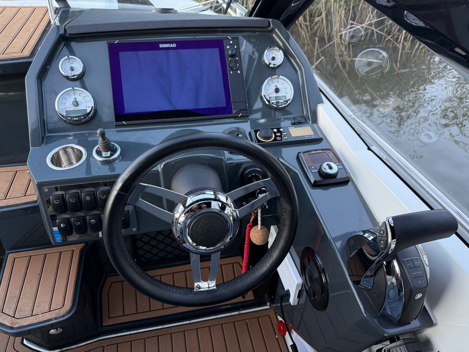 Vând șalupă Parker 690 DC cu peridoc TA NO