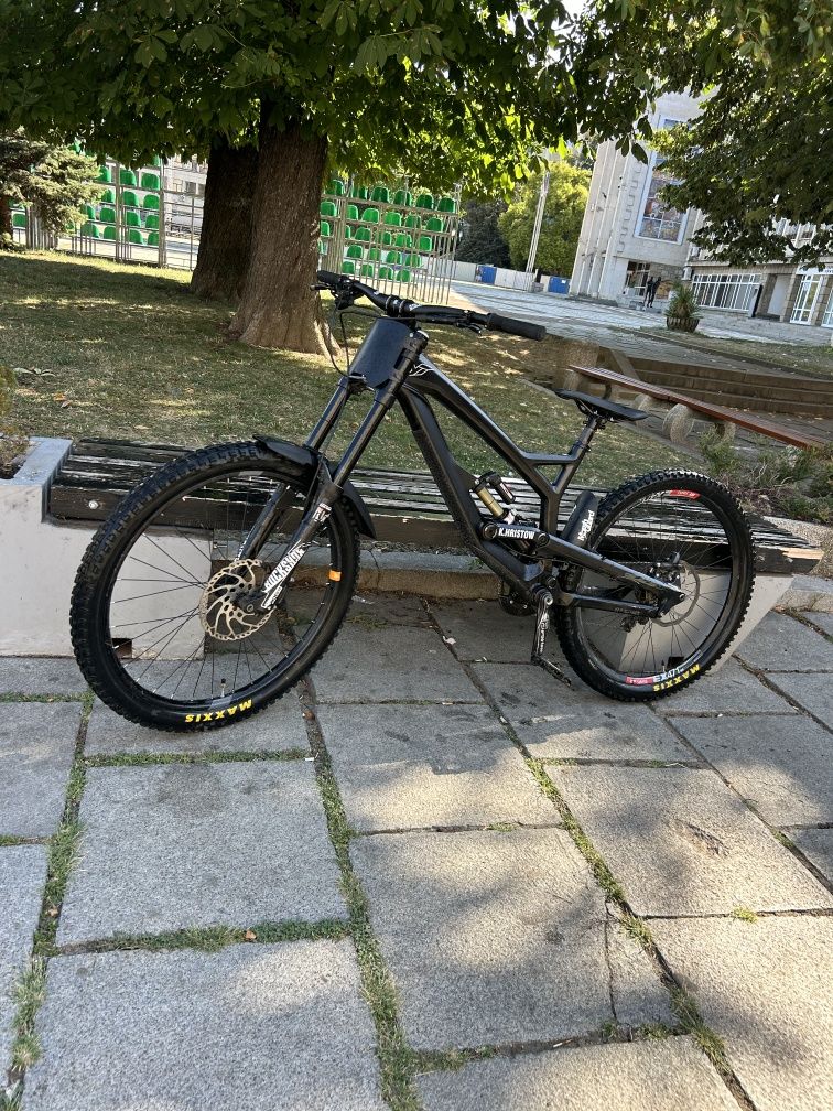YT TUES CF Pro колело , dh , велосипед