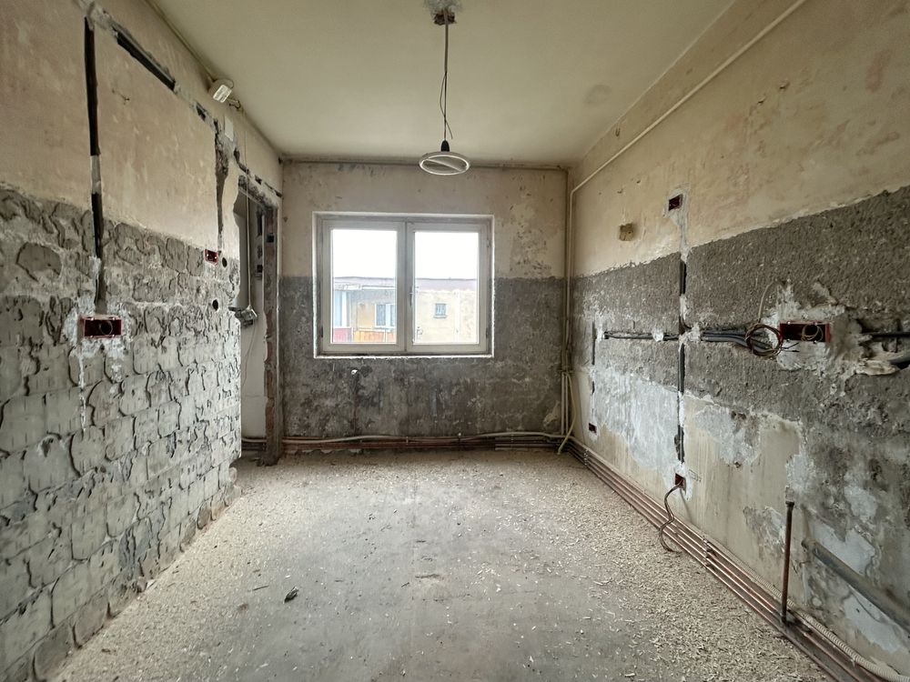 Apartament cu centrala termica noua, Micalaca