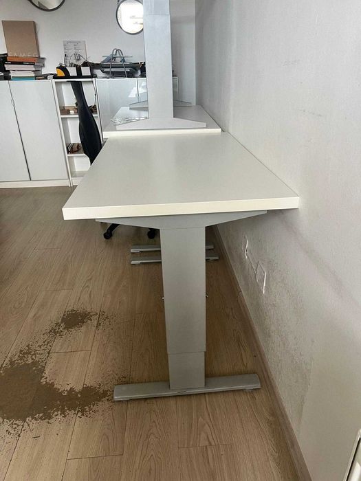 Vand 3 mese birou second-hand în stare bună