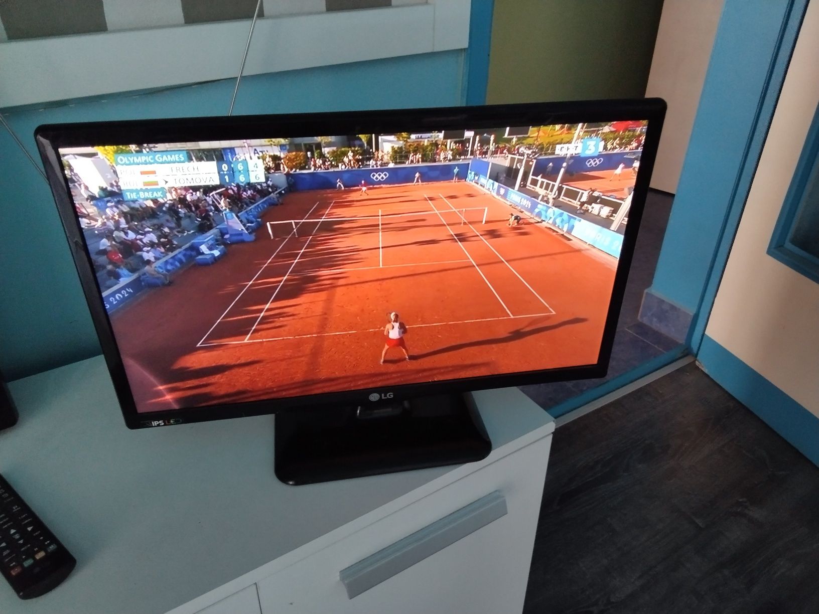 Оригинален страхотен малък 22инчов HD телевизор LG-изгодно