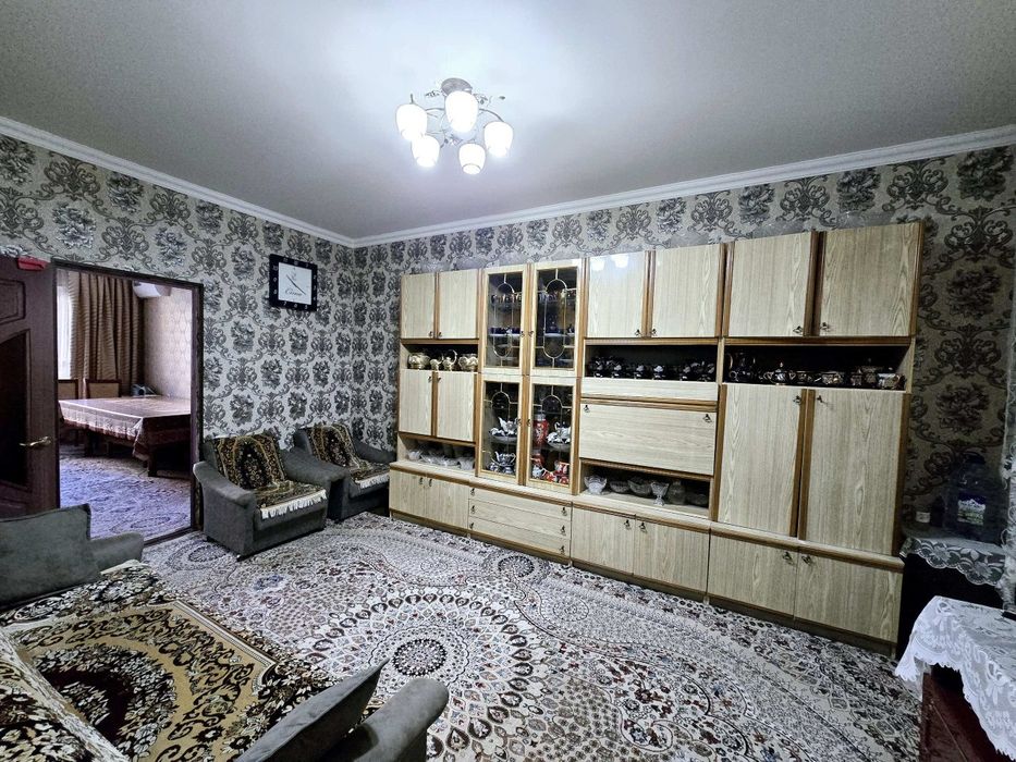 3.xona uy sotiladi evro remont ayrim jixozla qoladi podvoli bor agarot