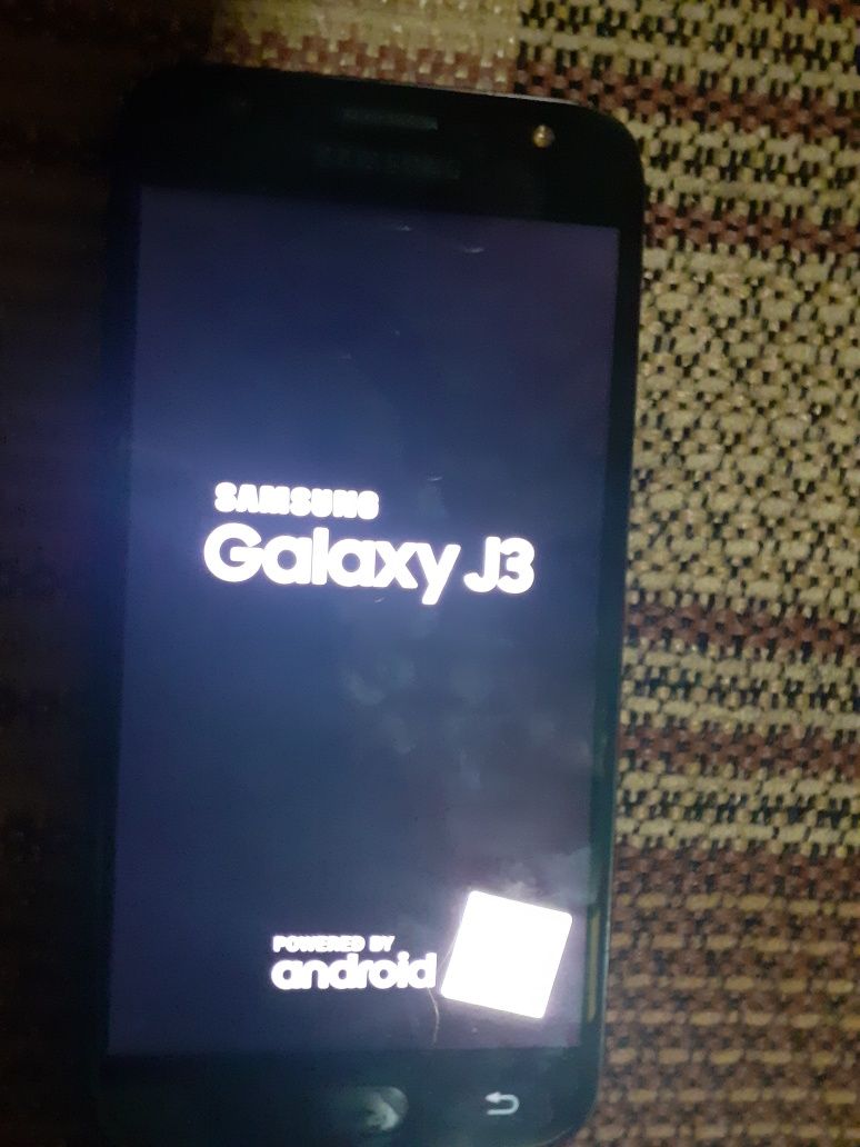 Vând 2 telefoane J3 Samsung  7 GB