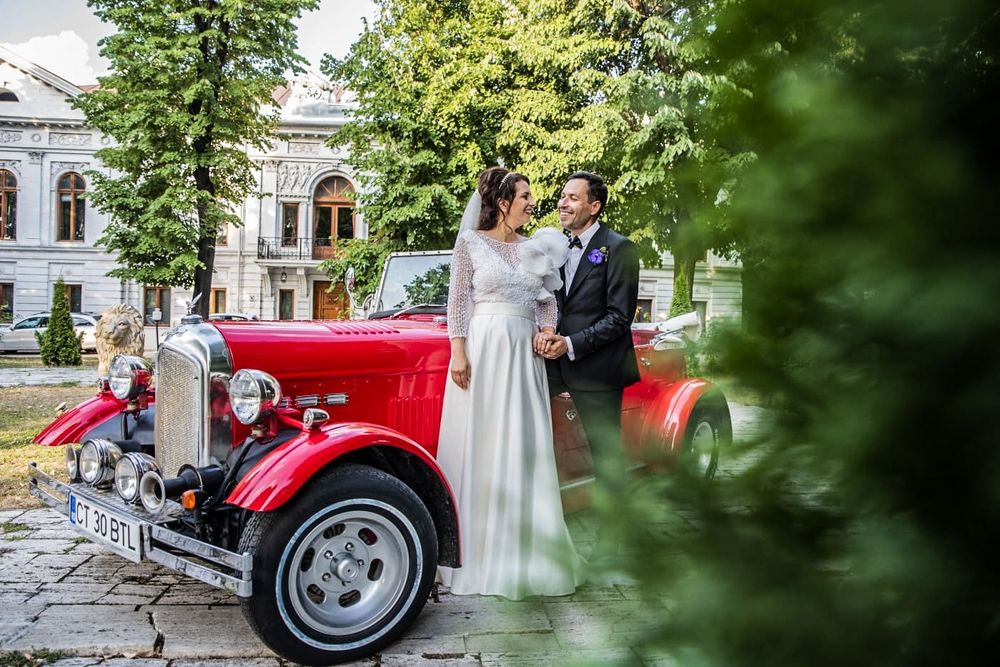 Limuzina și mașini de epoca de închiriat