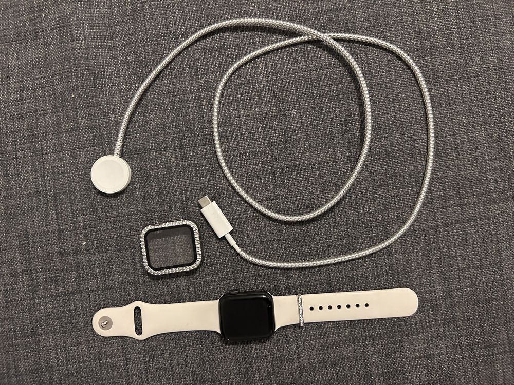 Apple Watch SE Full Box