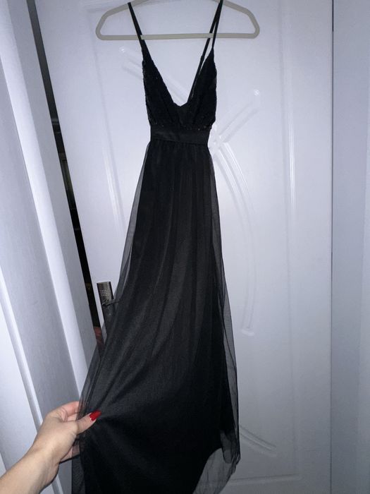 Чесрна дълга тюлена рокрля с пайети