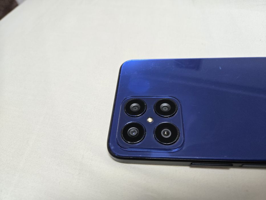 Honor x8  8 ram si 128 gb in stare foarte bună !!