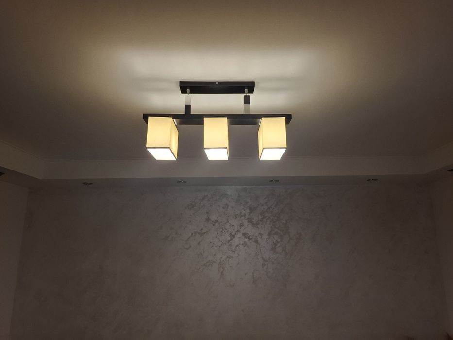 Vind 3 lustre toate sunt la felcu scheletul din lemn wenge